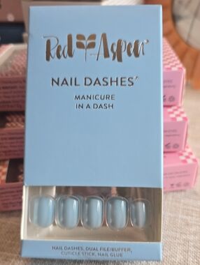 Red Aspen Nail Dashes Press-On Nails in Soft Blue